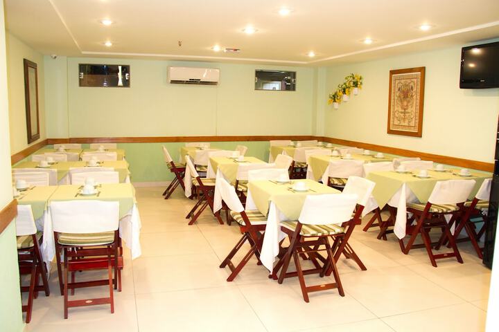 Dining 13 of 17