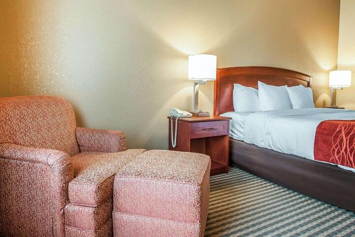 1 King Bed (2 of 19)