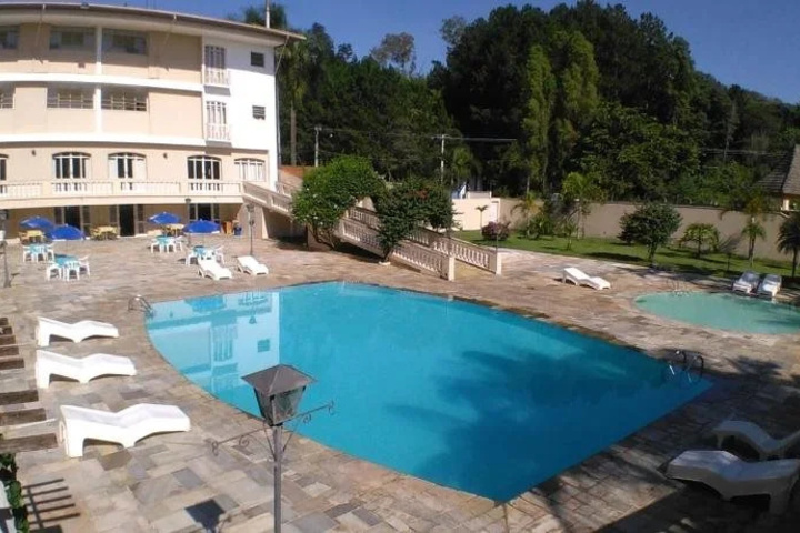 Pool 10 of 27