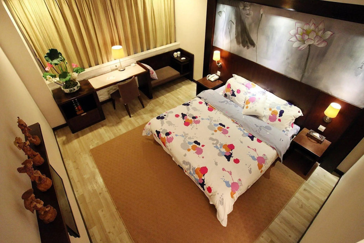 Room 2 of 19