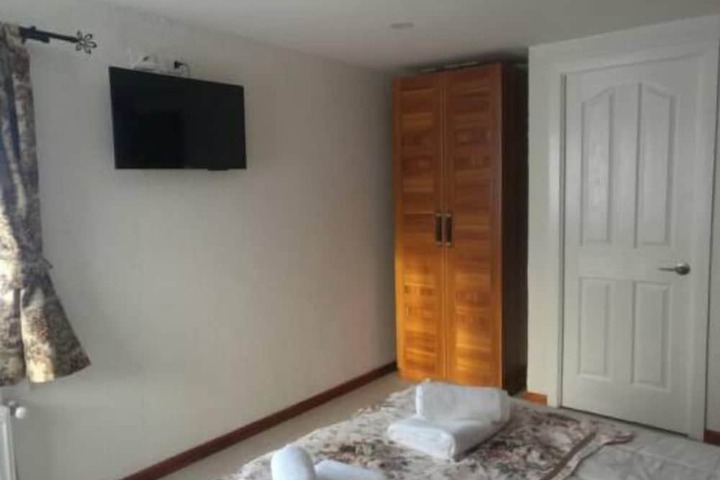 Room 10 of 16