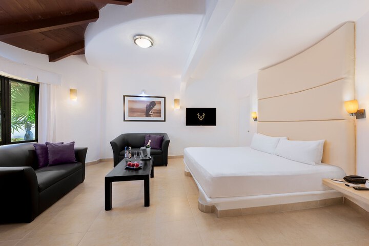Room 7 of 105