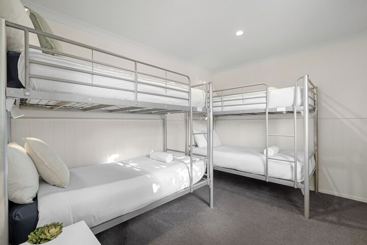 Room 27 of 146