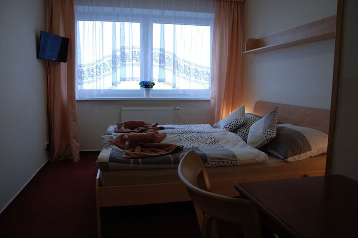 Room 6 of 33