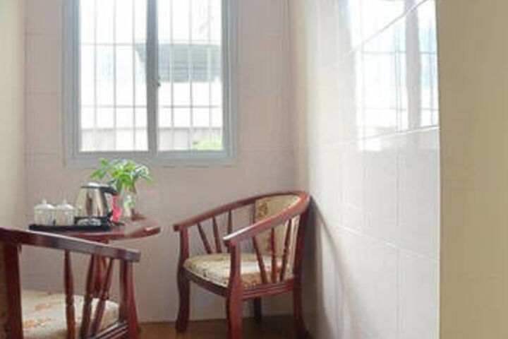 Room 4 of 36