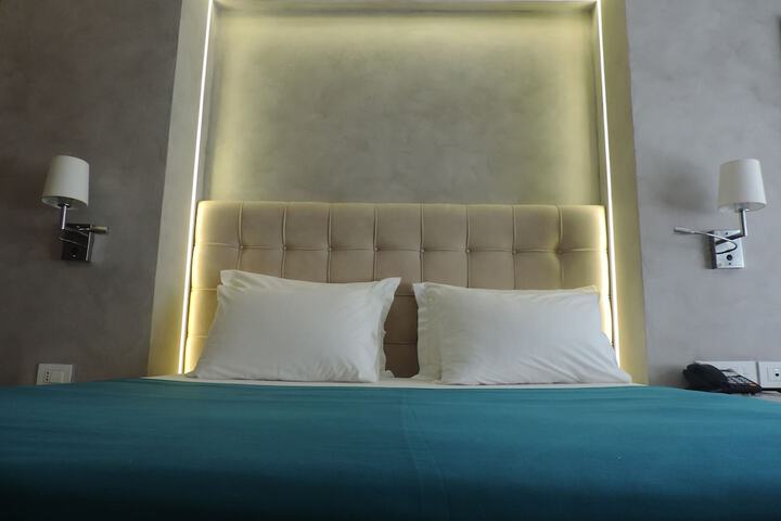 Room 85 of 253
