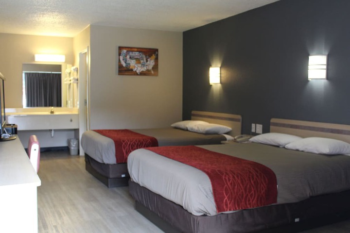 2 Queen Beds Accessible (7 of 8)