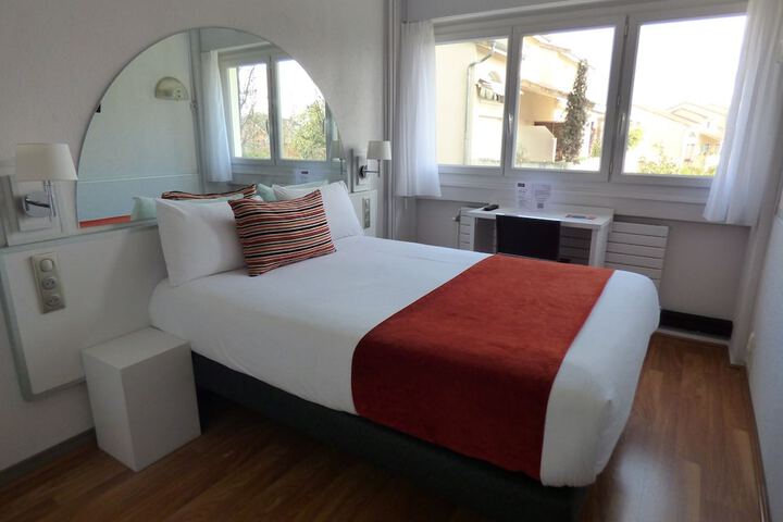 Room 10 of 45