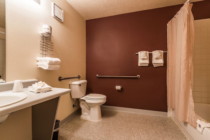 Room 7 of 18