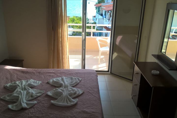 Room 7 of 28