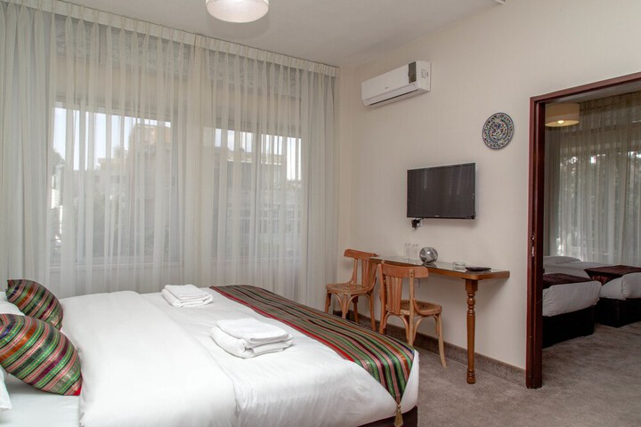 Room 18 of 34