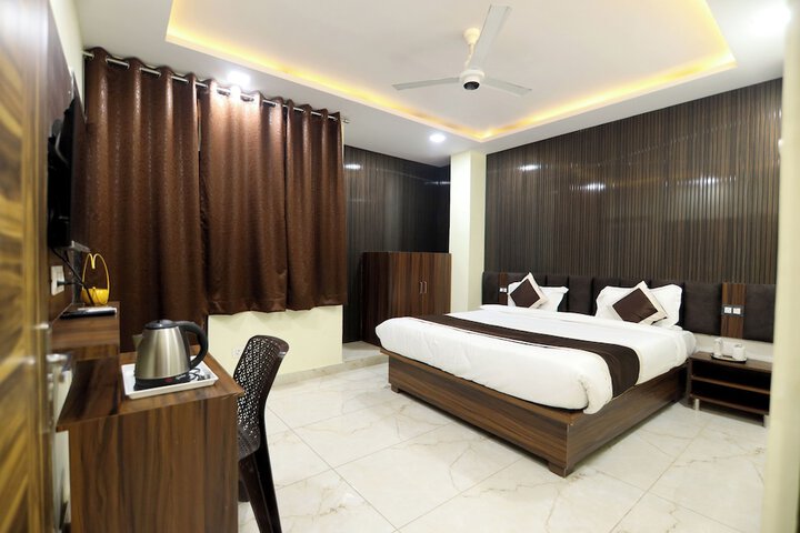 Room 13 of 22
