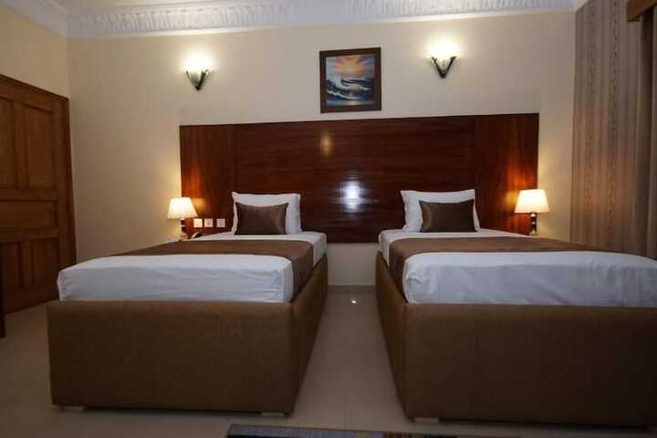 Room 7 of 48
