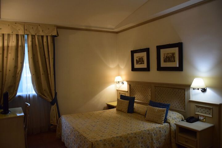 Room 12 of 50