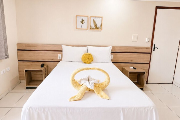 Room 5 of 33