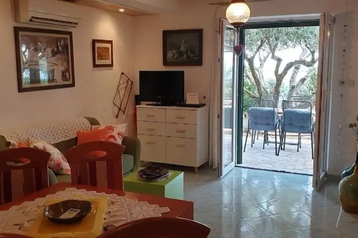 Room 2 of 11