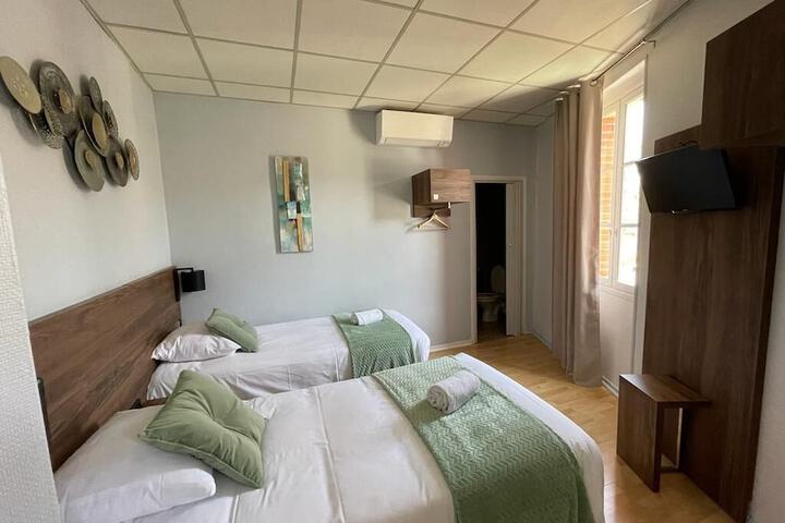 Room 16 of 44