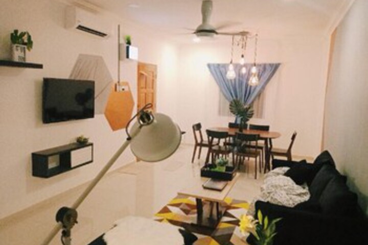 Room 5 of 8