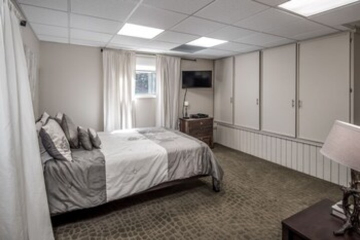 Room 33 of 35