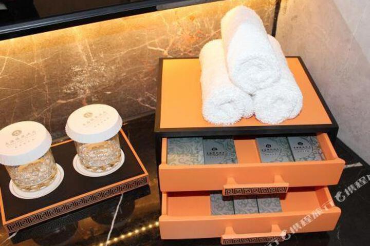 Yinlong Hotel