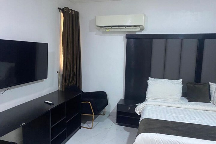 Room 10 of 20