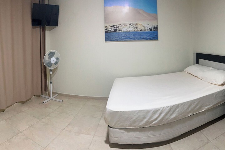 Room 11 of 18