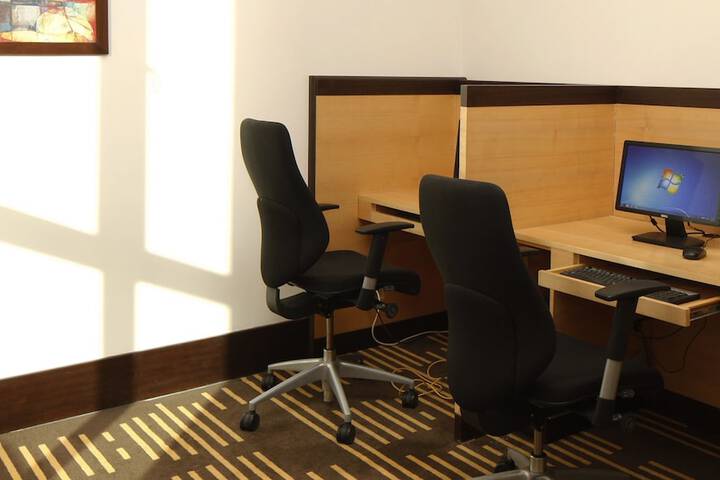 Business Center 68 of 93