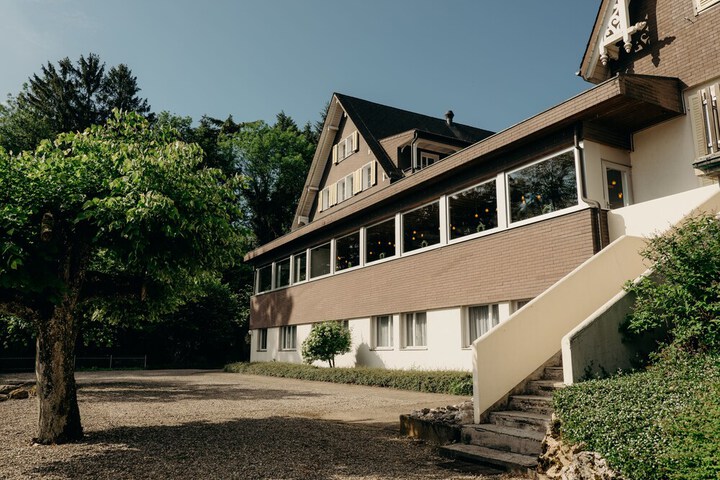 Hotel Exterior 32 of 36