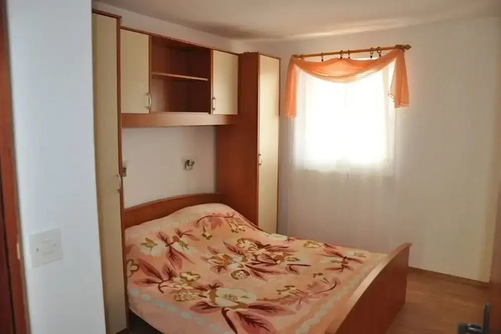 Room 3 of 8