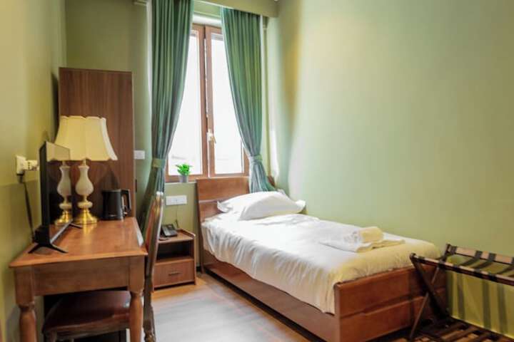 Room 32 of 96