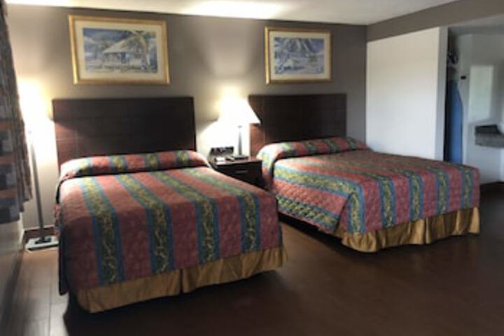 Room 28 of 114