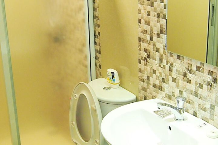 Room 12 of 26
