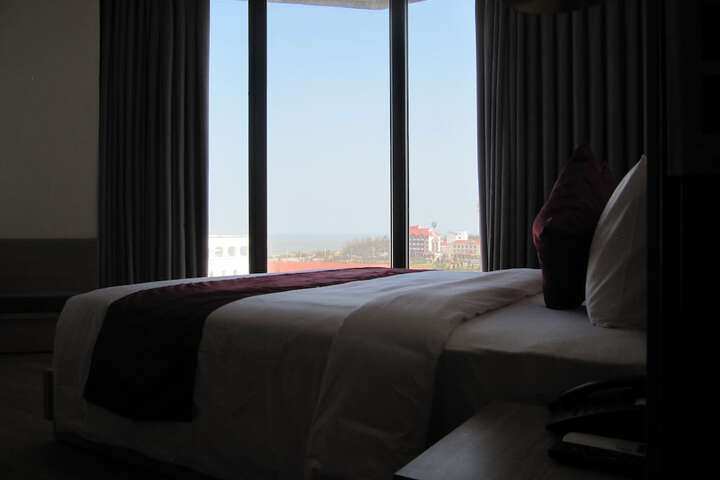 Room 5 of 48
