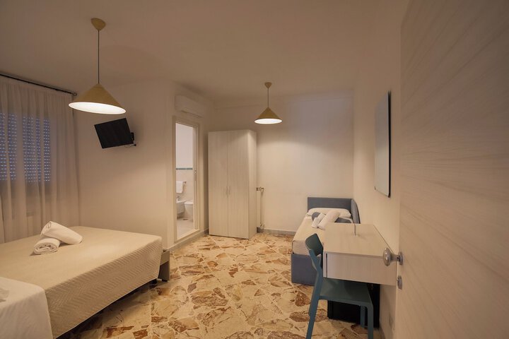 Room 14 of 126
