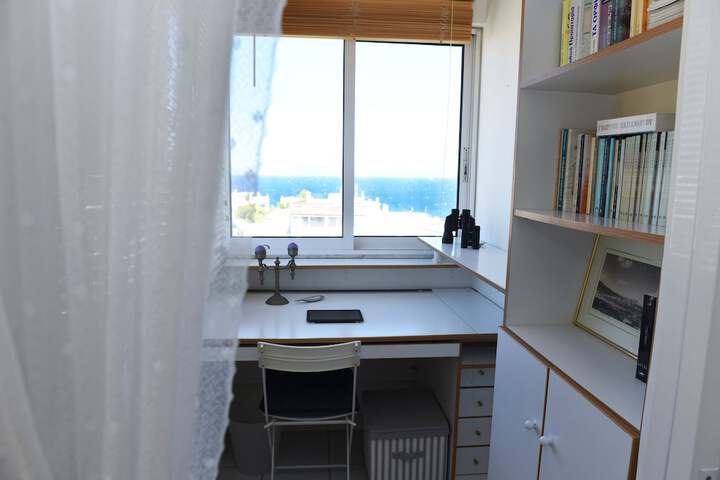 Room 28 of 60