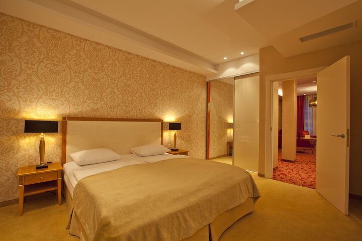 Room 4 of 51