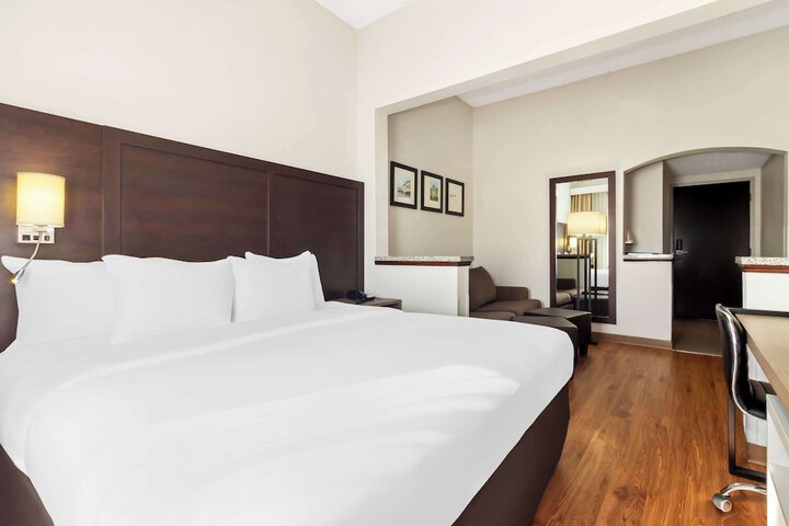 1 Double Bed Suite Accessible (1 of 15)