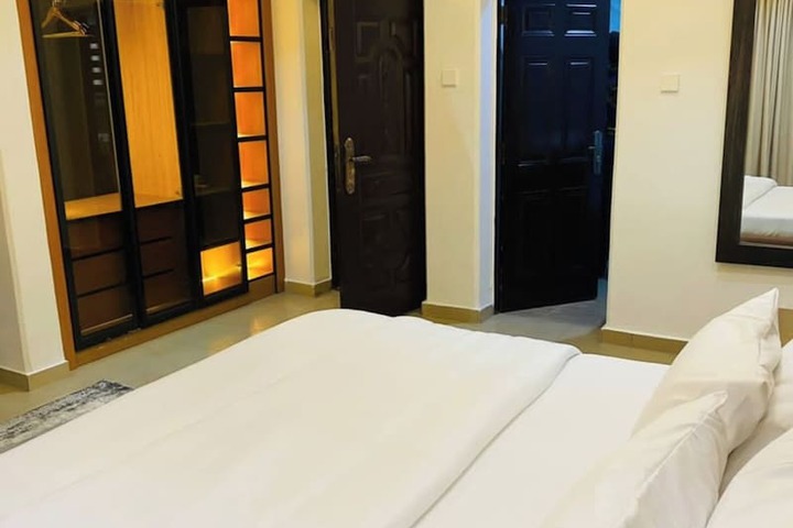 Room 16 of 34