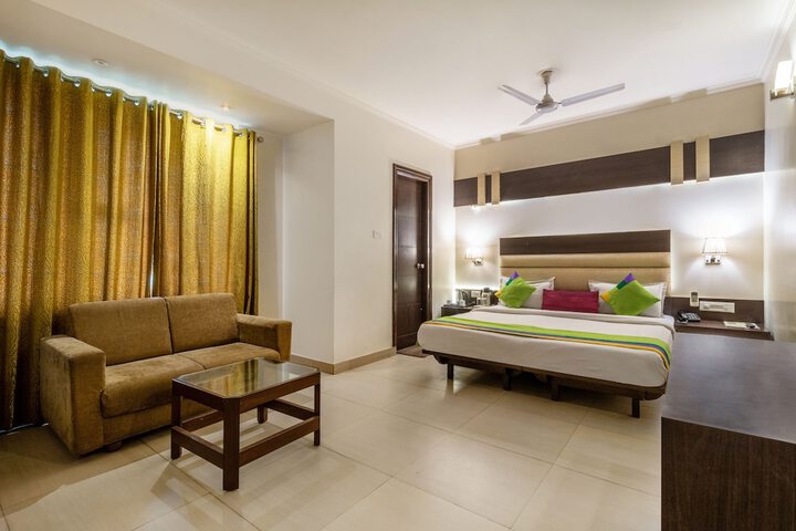 Room 12 of 40
