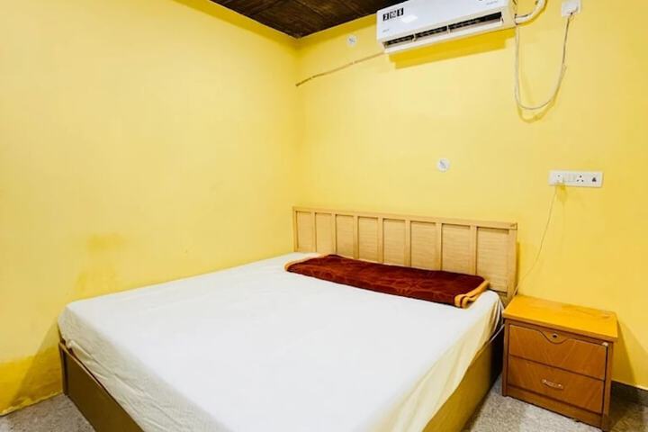 Room 7 of 12