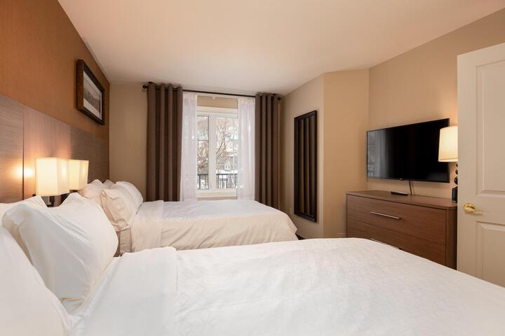 Suite 1 Queen Bed with Sofa Bed (18 of 24)