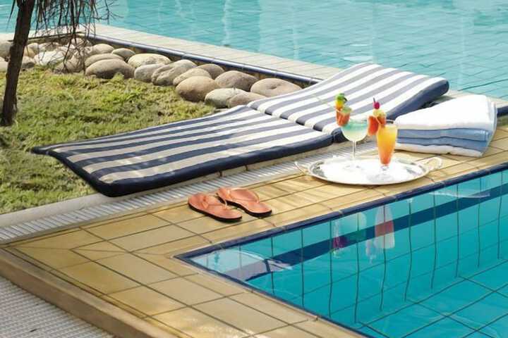Hotel Pool