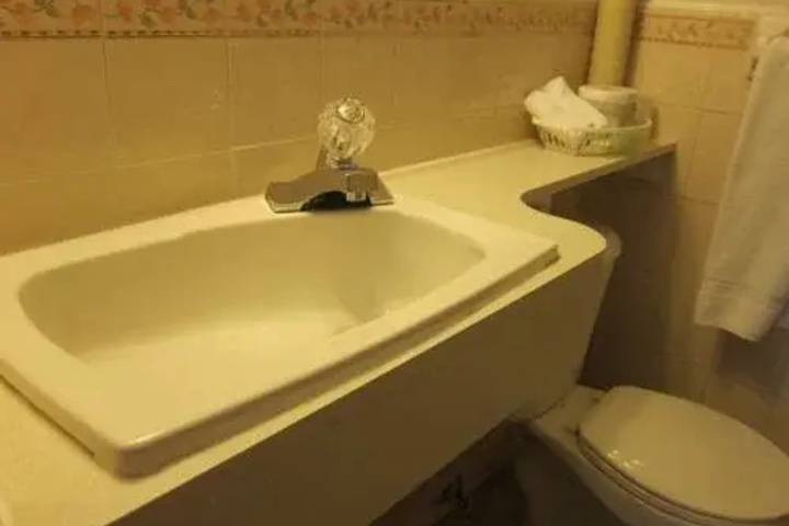 Room 8 of 22