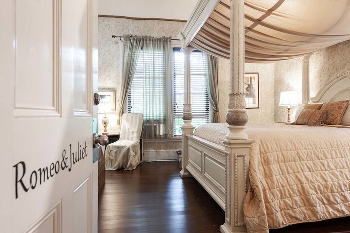 Room 35 of 115