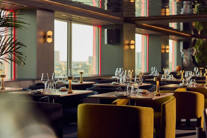 Lounge 87 of 109