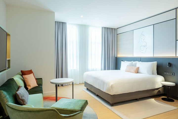 Room 3 of 32