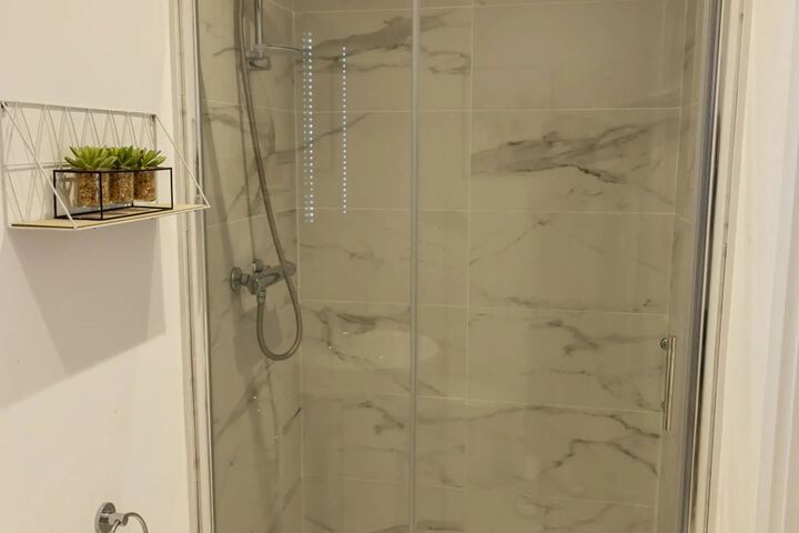 Room 3 of 18