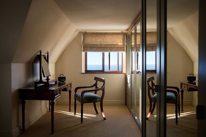 Room 32 of 215