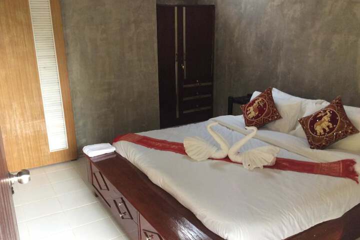 Room 10 of 27