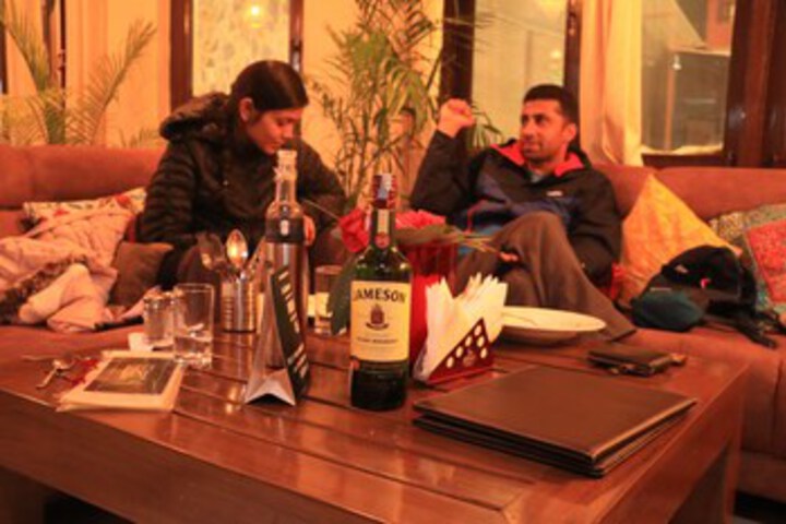 Lounge 3 of 27